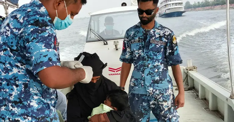 অসুস্থ শিশুকে কোস্ট গার্ডের জরুরি চিকিৎসা